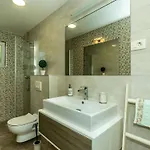 Hébergement de vacances Two-bedroom With Pool