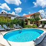 Hébergement de vacances Two-bedroom With Pool Brodarica (Sibenik-Knin)