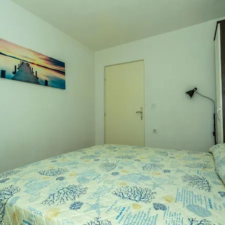 Two-bedroom With Pool Semesterbostad