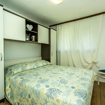 Two-bedroom With Pool * Brodarica (Sibenik-Knin)