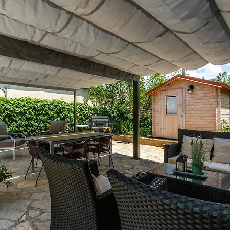 Hébergement de vacances Two-bedroom With Pool Brodarica (Sibenik-Knin)