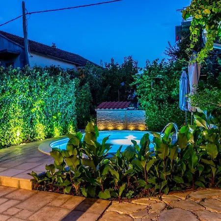Hébergement de vacances Two-bedroom With Pool