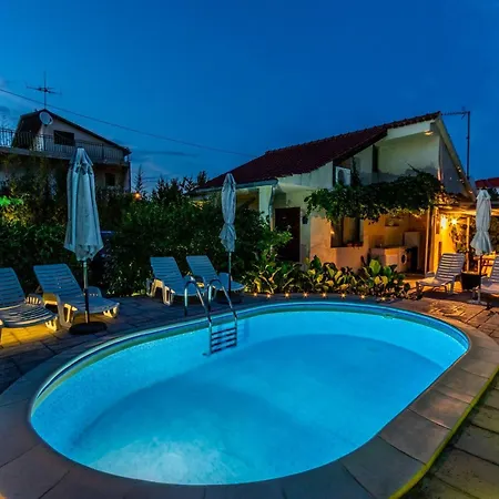 Two-bedroom With Pool Brodarica (Sibenik-Knin)