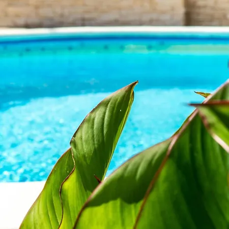 Σπίτι διακοπών Two-bedroom With Pool