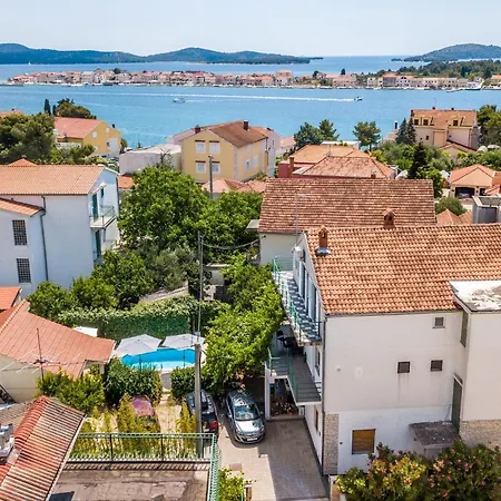 Two-bedroom With Pool Hébergement de vacances *